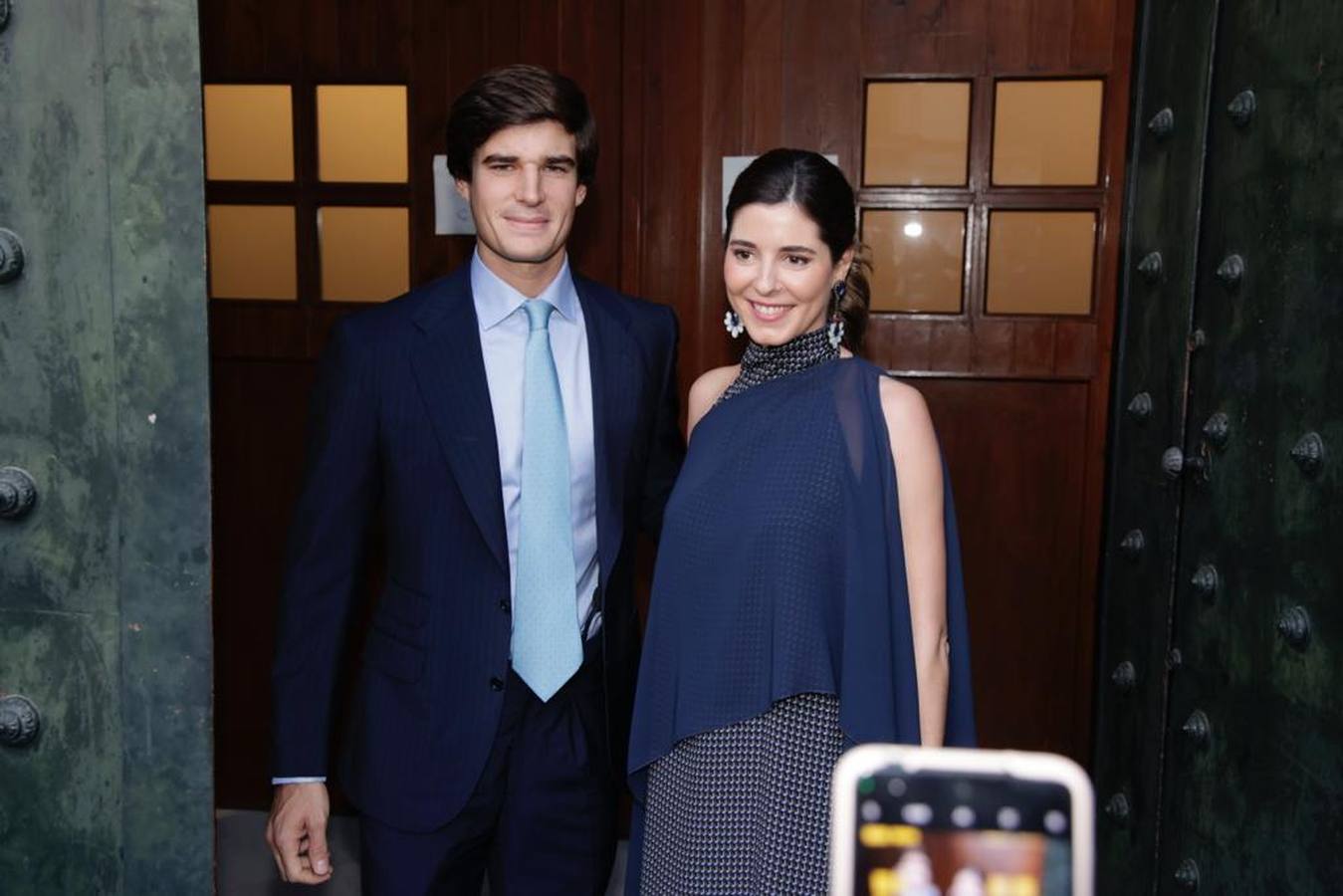 ﻿Carlos Fitz-James Stuart y Belén Corsini, a las puertas de la parroquia de San Román