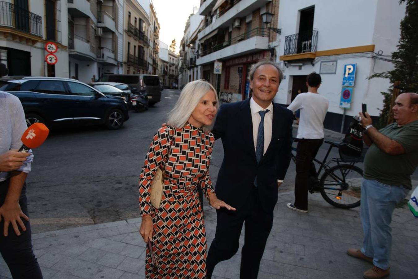 Eugenia Martínez de Irujo y Narcís Rebollo, a su llegada a la parroquia de San Román