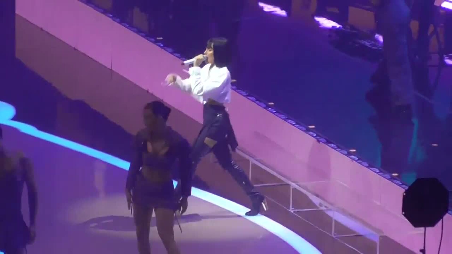 Aitaña repite su sensual coreografía en Barcelona