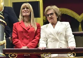 La madre de Pedro Sánchez, Magdalena Pérez-Castejón, reaparece públicamente para apoyar a su hijo durante el debate de investidura