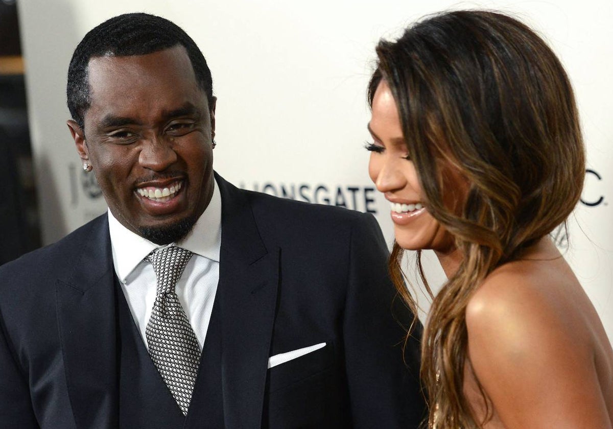 Sean Combs junto a Cassie