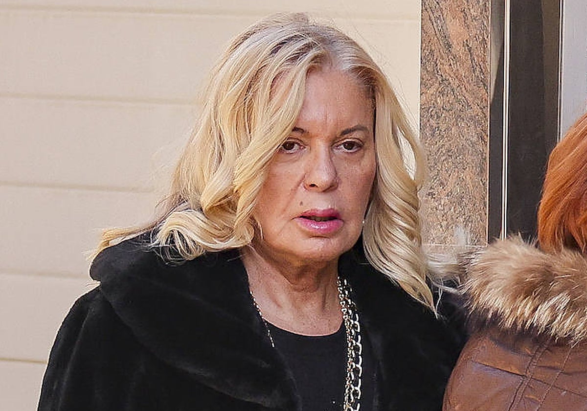 Bárbara Rey por las calles de Totana