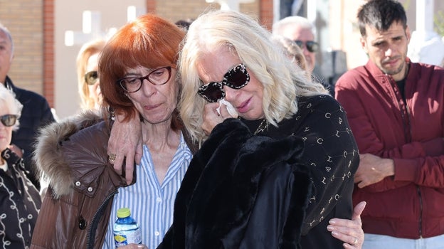 Bárbara Rey y su hermana Petra desoladas por la muerte de su hermano