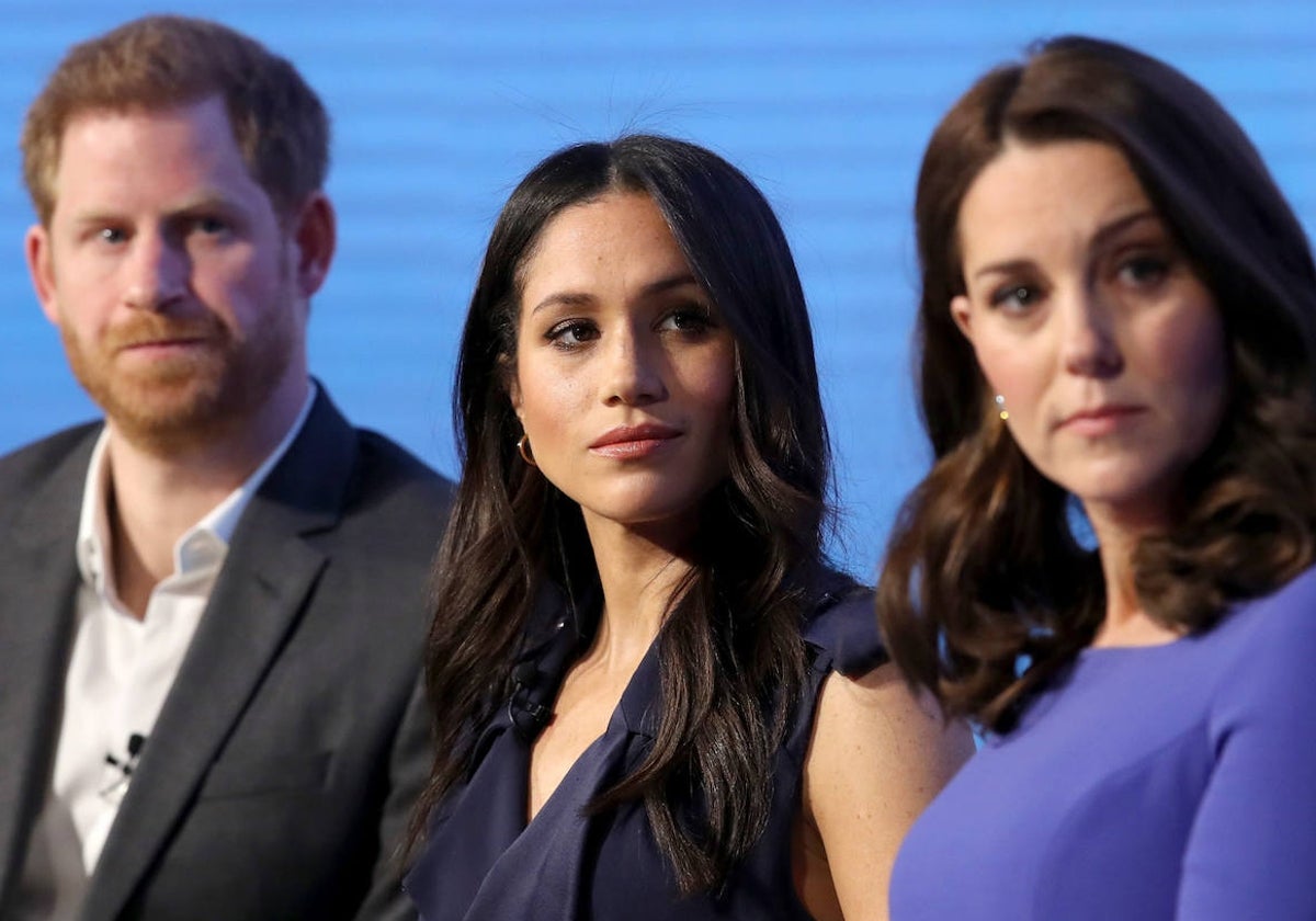 El Príncipe Harry y Meghan Markle junto a Kate Middleton