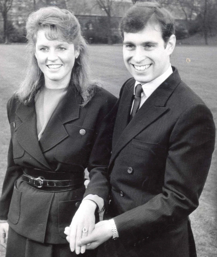 Sarah Ferguson y el Príncipe Andrés el día que anunciaron su compromiso