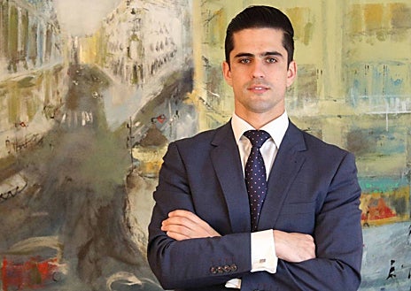 Imagen secundaria 1 - Arriba, Georgina comparte imágenes de su lujosa vida con sus 57 millones de seguidores. Izquierda; Mario Bonacho, abogado de la 'influencer'. Derecha; cartel promocional de 'Soy Georgina', su documental en Netflix