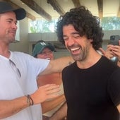 Chris Hemsworth 'salva' a Miguel Ángel Muñoz de una serpiente en su viaje a Australia