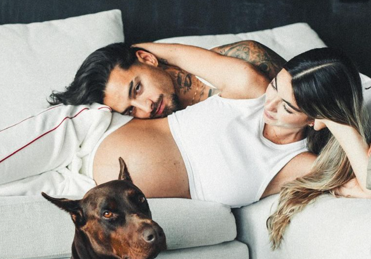 Maluma junto a su pareja Susana Gómez