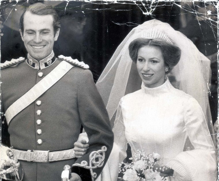 La Princesa Ana y el militar Mark Anthony Phillips el día de su boda en 1973