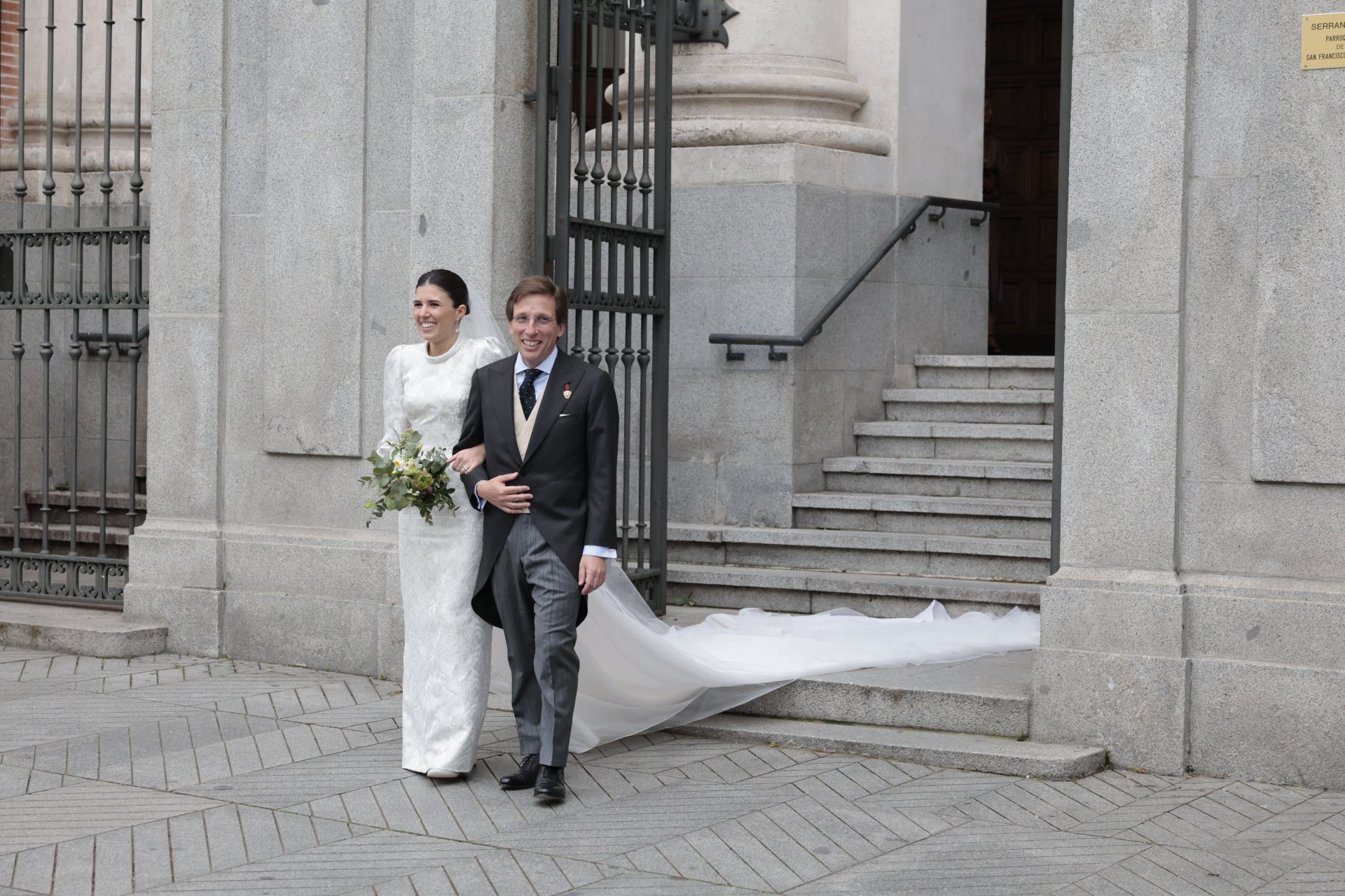 Martínez-Almeida y Urquijo abandonan la iglesia ya siendo marido y mujer