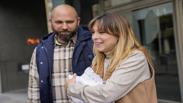 Gisela muestra por primera vez a su bebé: «¡Es un muñeco!»