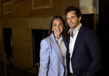 Tamara Falcó posa junto a Íñigo Onieva en la apertura del restaurante Casa Salesas en Madrid.