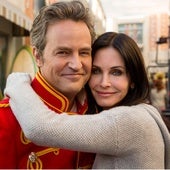 Courteney Cox afirma que Matthew Perry la visita «mucho» por las noches