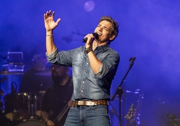 Carlos Baute reúne a familiares y amigos en un emotivo concierto por su 30º aniversario