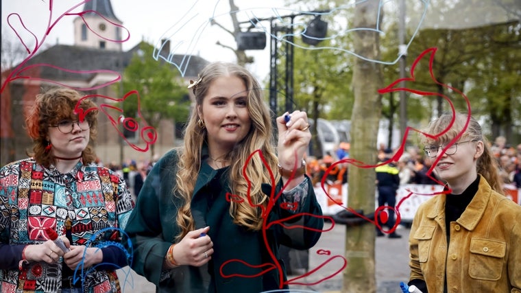 La Princesa Amalia de Holanda durante el Día del Rey en Emmen