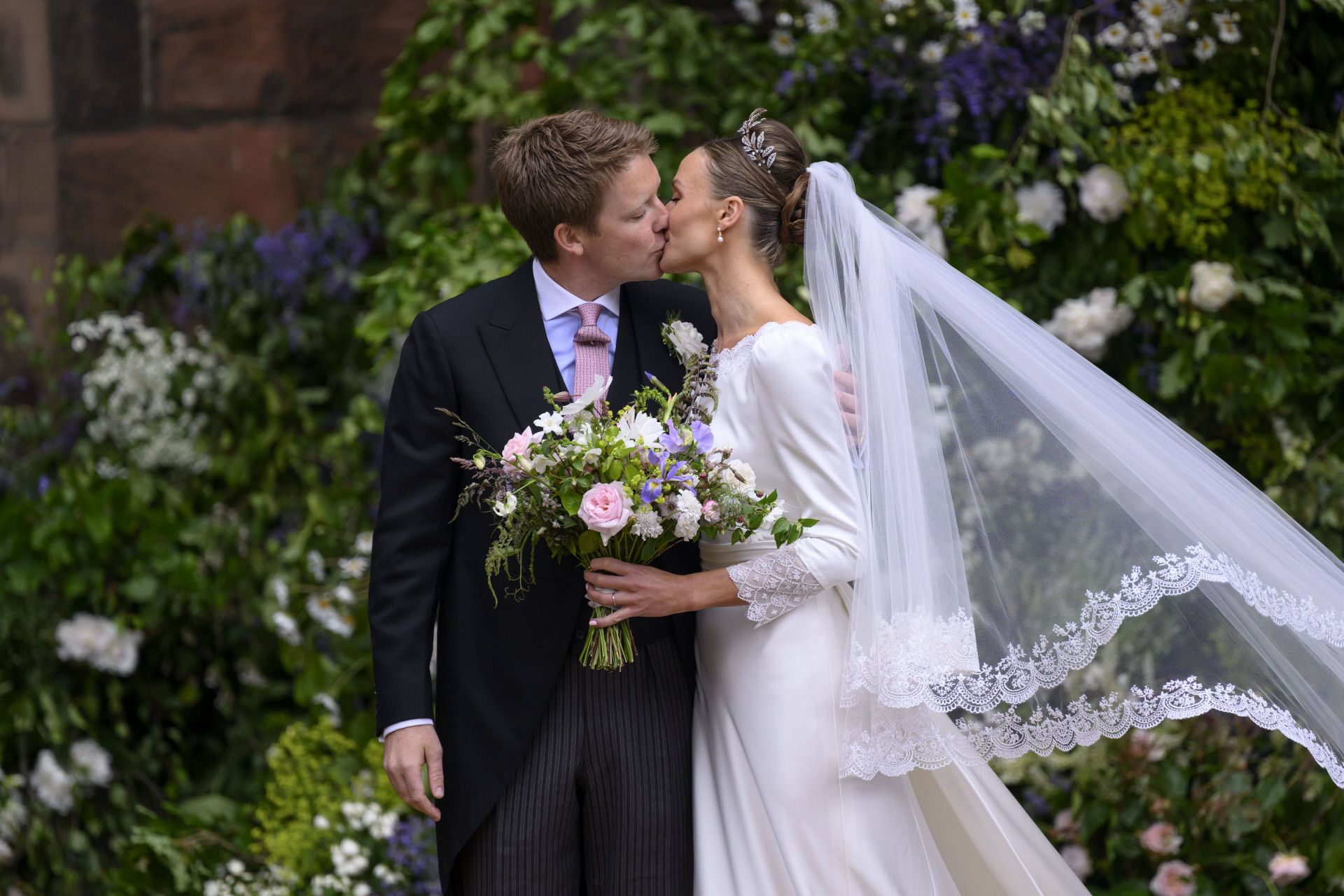 La boda del duque de Westminster y Olivia Henson en Chester, en imágenes