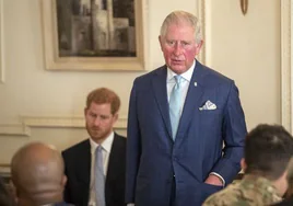 El nuevo 'veto' de Carlos III al Príncipe Harry que amplía la enorme distancia entre ambos