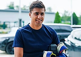 Así es la vida personal de Rodri Hernández: su desconocida novia, sus estudios y por qué no tiene redes sociales