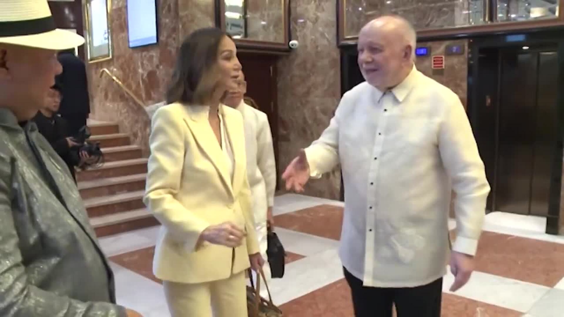 Isabel Preysler, deslumbrante, presume de sus raíces filipinas en un evento muy especial