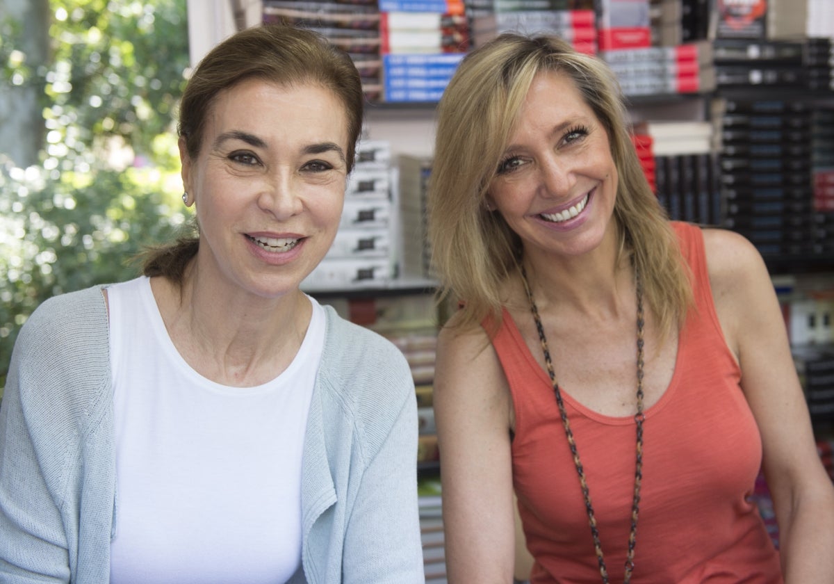 Carmen Posadas y Marta Robles, en una imagen de archivo.