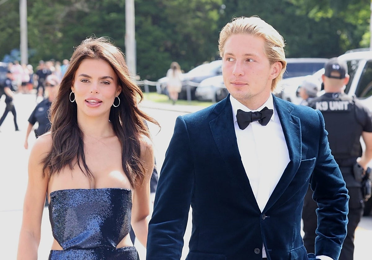 Brooks Nader y Constantino Alexios de Grecia en la boda de Olivia Culpo y Christian McCaffrey