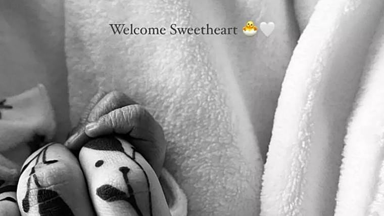 Imagen con la que Dembélé anunció el nacimiento de su hija