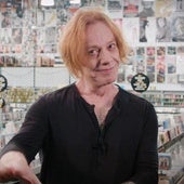Danny Elfman, creador de la música de Los Simpson, acusado por negar haber servido 'Martini con semen' a una mujer