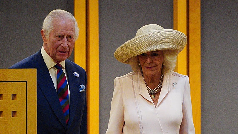 Gran susto para los Reyes de Inglaterra: Carlos III y Camila evacuados en Jersey