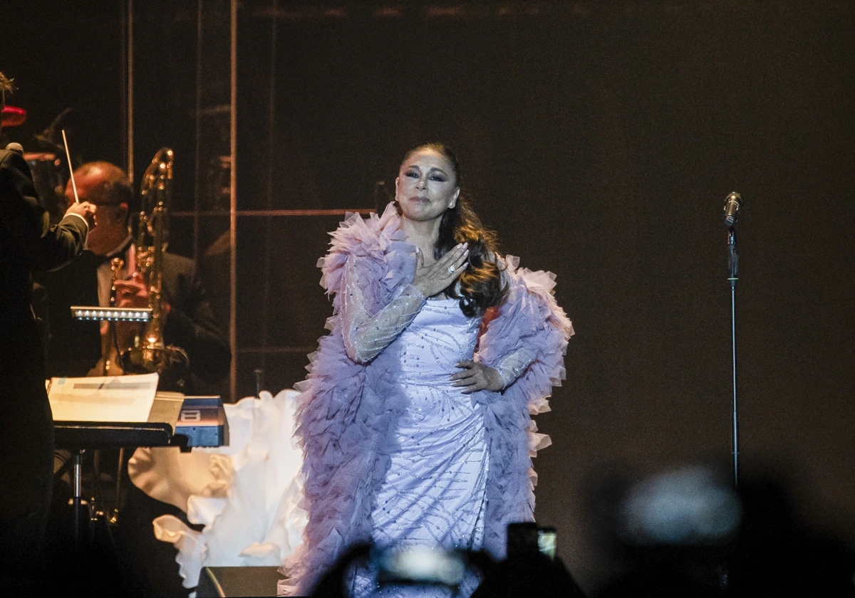 Isabel Pantoja durante un concierto