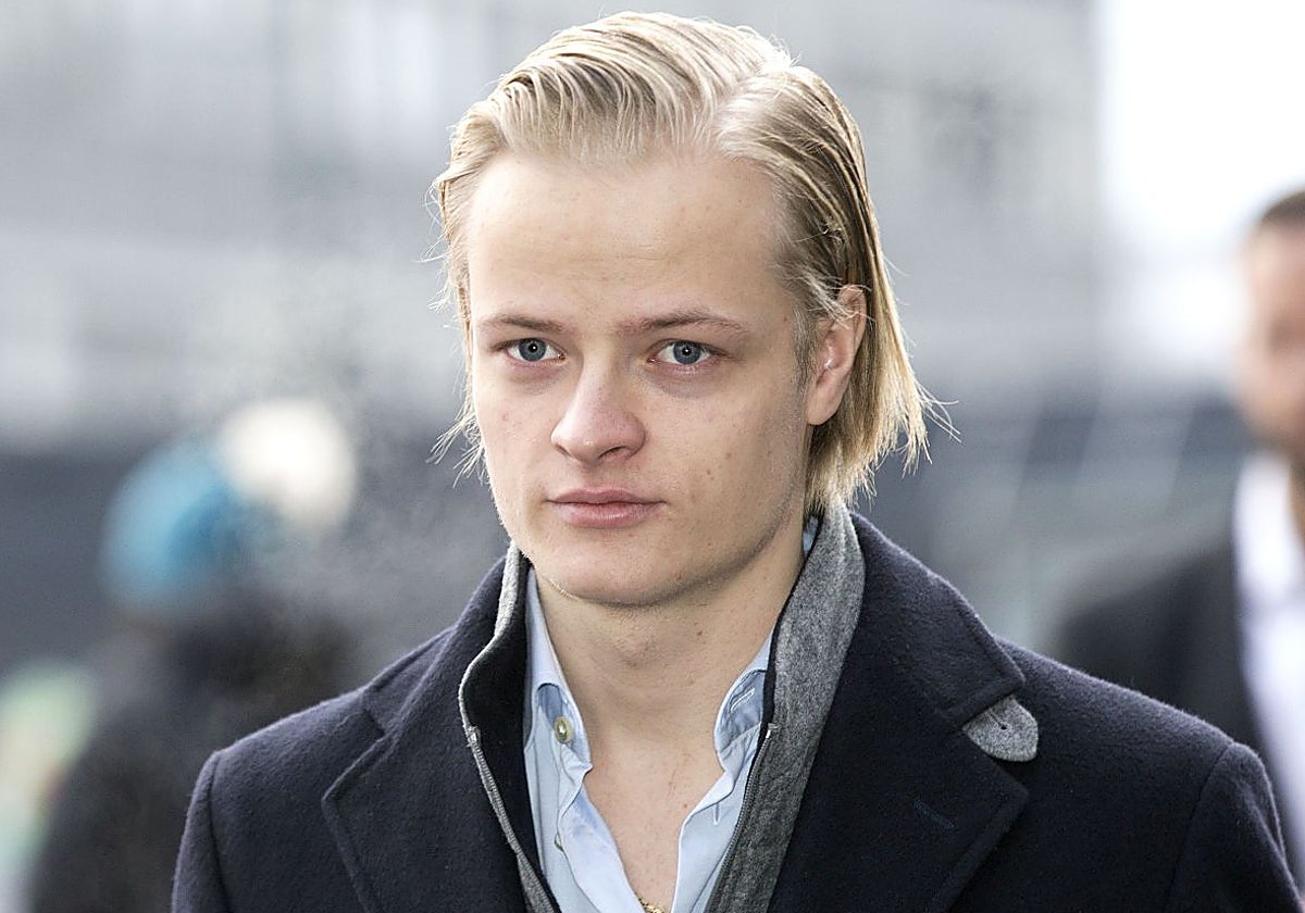 El hijo de Mette-Marit de Noruega, Marius Borg, hace pública su relación con una camarera