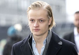 El hijo de Mette-Marit de Noruega, Marius Borg, hace pública su relación con una camarera