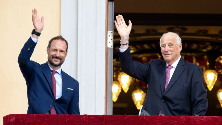 Prince Hakuun and his father, King Harald