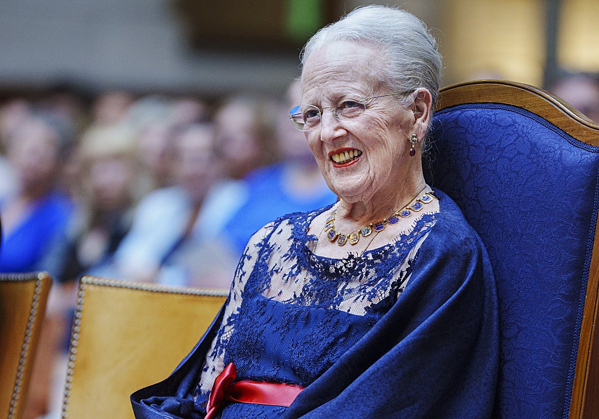 La Reina emérita Margarita de Dinamarca, en un acto público antes de su caída doméstica.