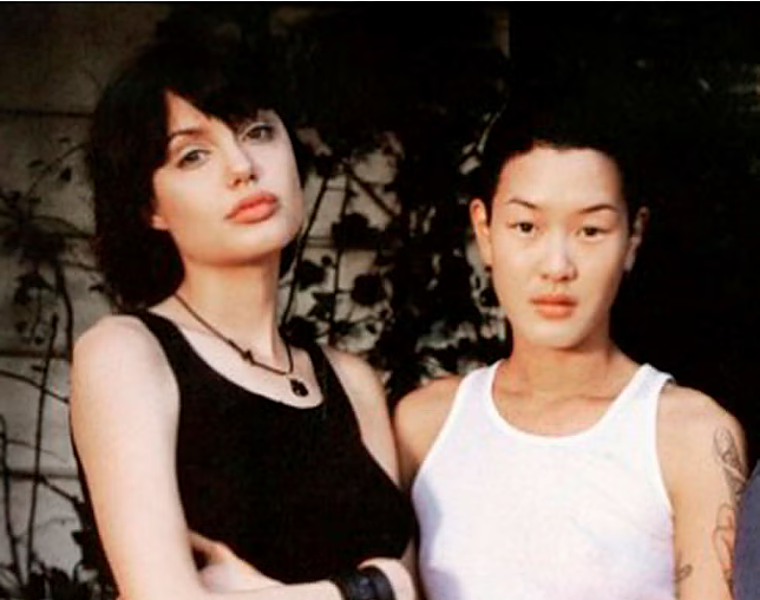 Angelina Jolie y Shimizu en los años 90