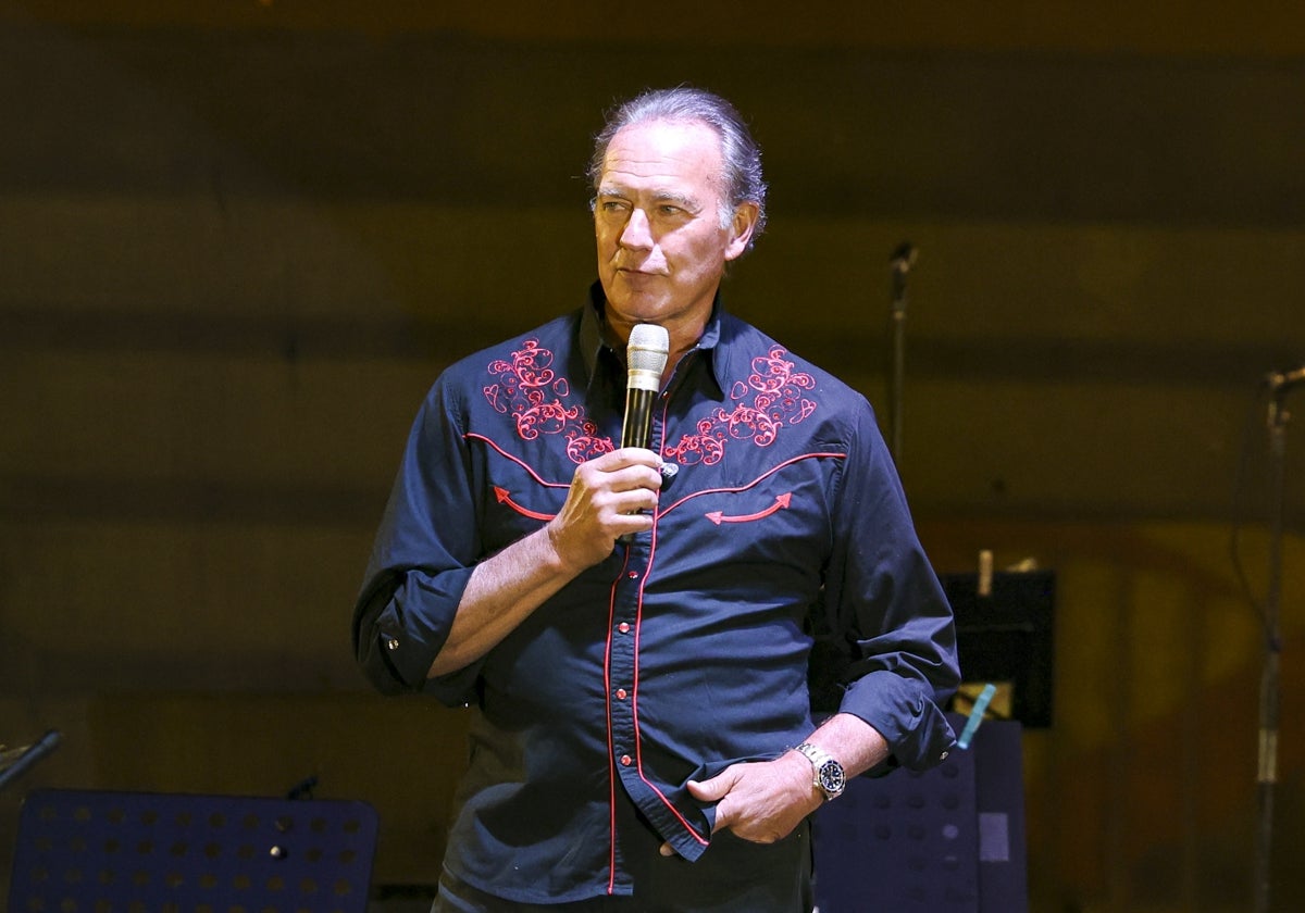 Bertín Osborne durante una presentación