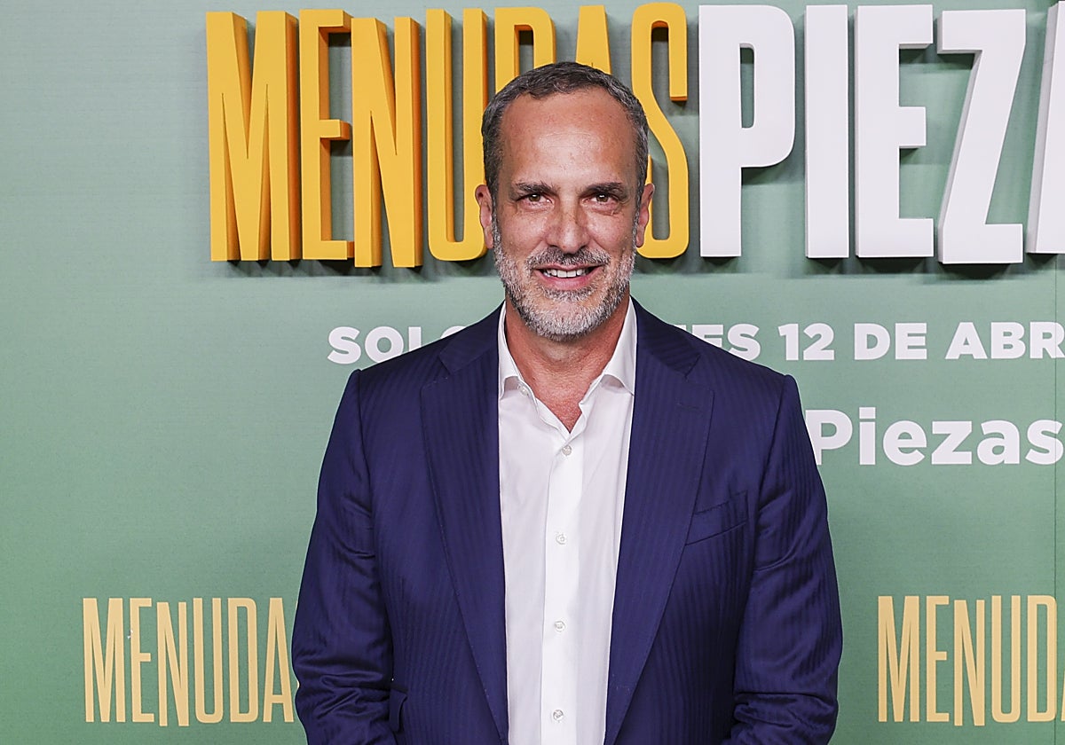 La vida personal de Santi Acosta, presentador de 'De Viernes': mujer, tres hijos y una sonada ruptura con una periodista