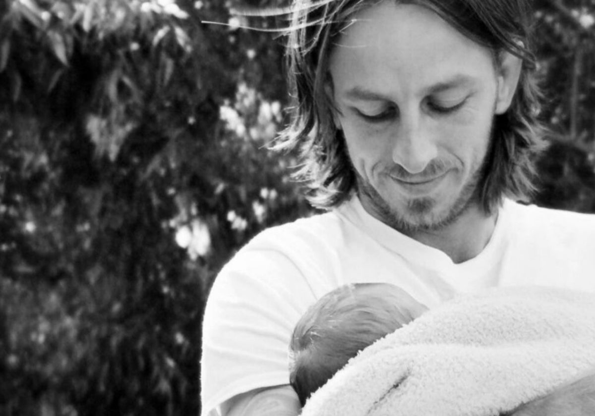 Riley Hawk, con el bebé que ha tenido con Frances Bean Cobain