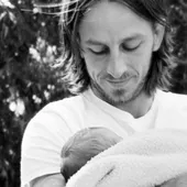 Kurt Cobain ya sería abuelo: su hija Frances Bean da a luz a su primer bebé con Riley Hawk, hijo del mítico 'skater' Tony Hawk