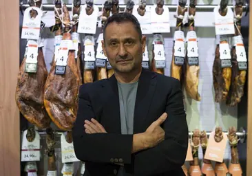 Enrique Tomás, el hombre que ha conquistado el mundo con jamón: «En un piso de 50 metros vivíamos 14 personas»