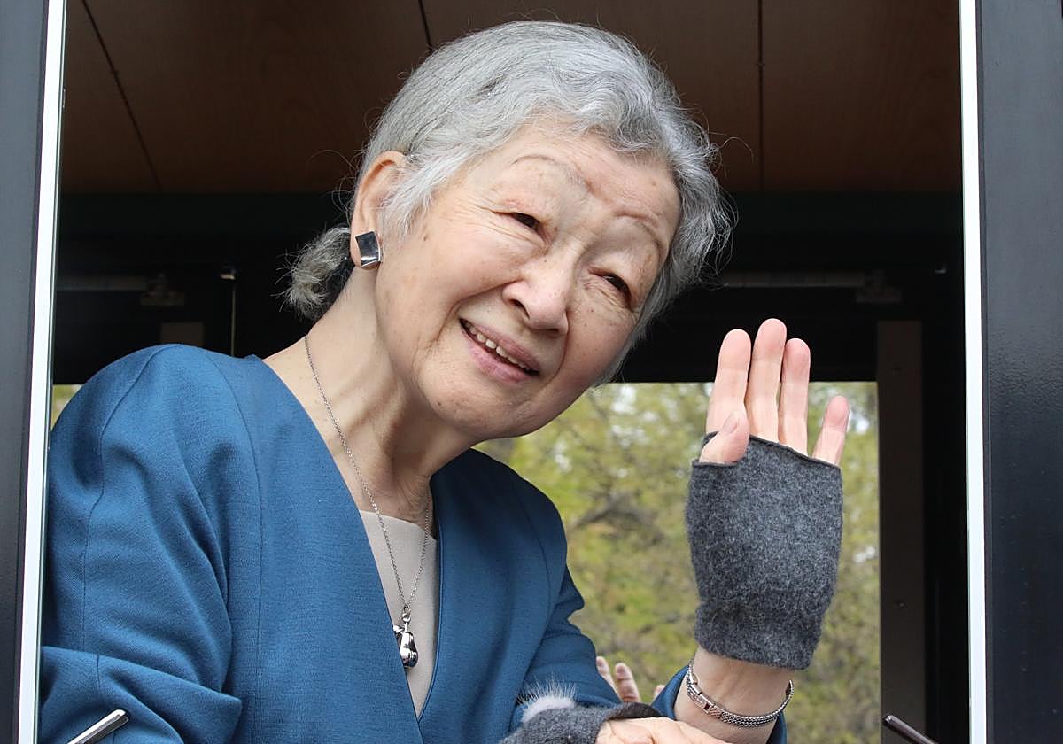 Preocupación por la salud de la emperatriz Michiko