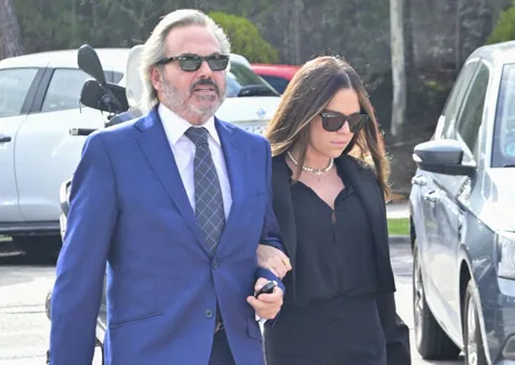 Secondary image 1 - Above, Iria Fernández-Tapias with her parents, Fernando Fernández-Tapias and Mercedes Cañizares. Left, the young woman with her father attending her grandfather's funeral. Right, a photo with the Galician businessman at his baptism