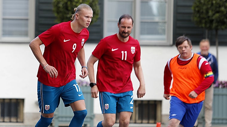 El lado personal de Erling Haaland: su novia, su amor por España y su relación con la Familia Real noruega