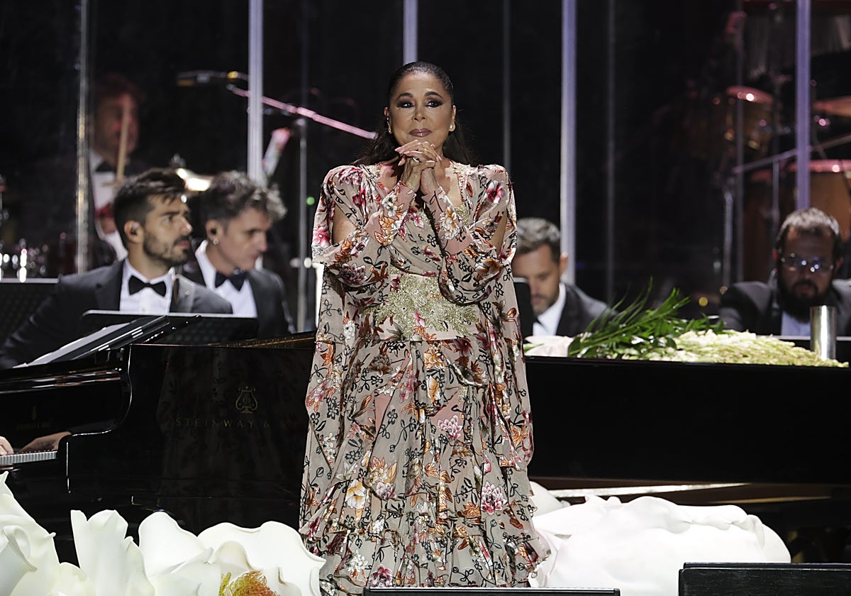 Isabel Pantoja durante un concierto