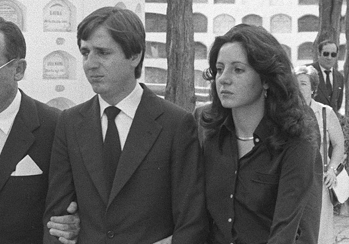 Los hijos de los marqueses de Urquijo en el entierro de sus padres