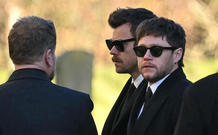 Imagen principal - La familia de Liam Payne y los miembros de One Direction, reunidos en el funeral del cantante