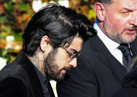 Imagen secundaria 1 - La familia de Liam Payne y los miembros de One Direction, reunidos en el funeral del cantante