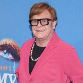 Elton John plantea la imposibilidad de seguir en la música si no recupera la visión: «No puedo ver, estoy atrapado»