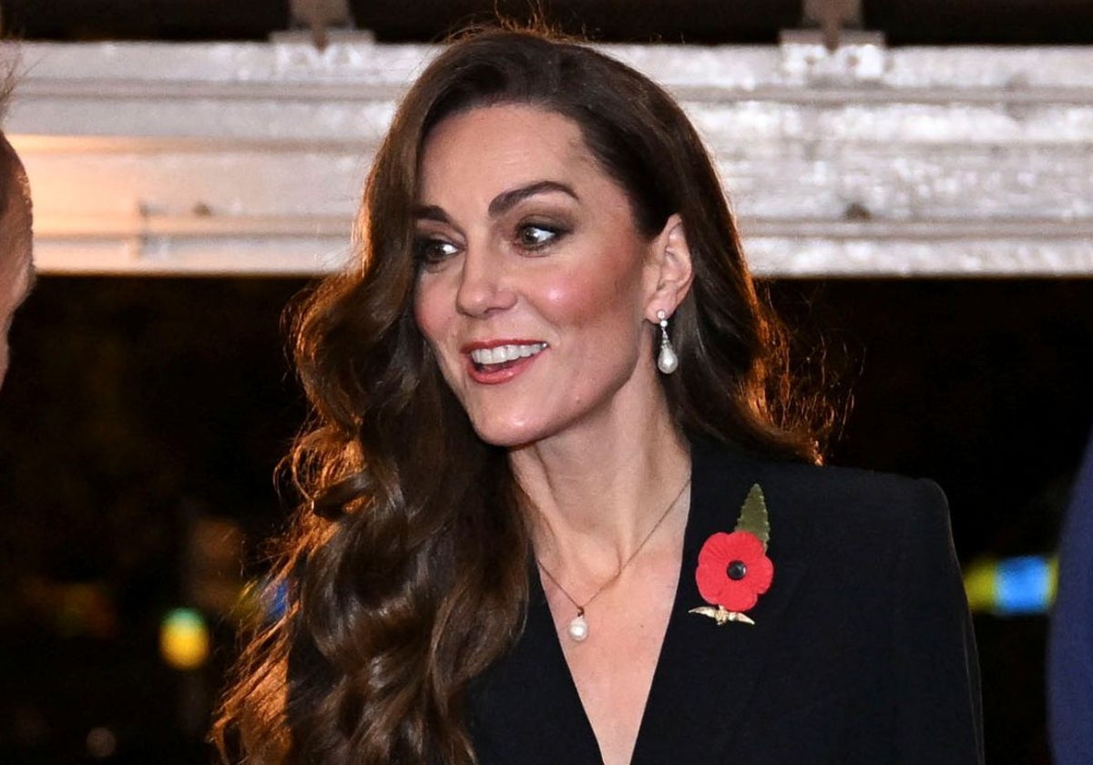 Kate Middleton celebra el amor en una carta por Navidad con la que cierra su año más difícil: «Es la luz en la oscuridad»