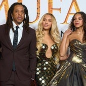 Jay-Z se enfrenta a la acusación de violación posando junto a su mujer Beyoncé y su hija Blue Ivy