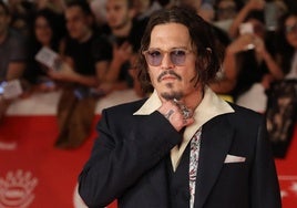 Así es Jack Depp, el hijo de Johnny Depp: una vida lejos de los flashes y su trabajo como camarero en París